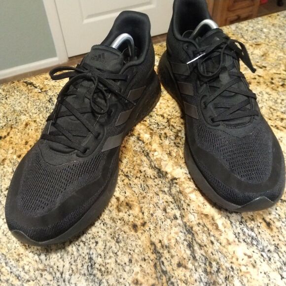 Adidas Supernova M Core Triple Black Athletic Running Sneakers H04467 Mens Sz 11 - Picture 2 of 12
